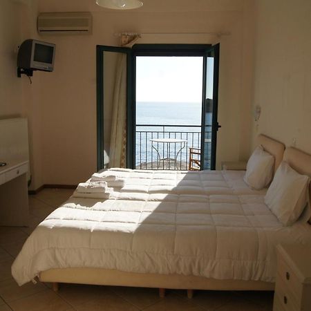 Gorgones, Sea-Front, Great View Aparthotel การ์ดามมีลี ภายนอก รูปภาพ