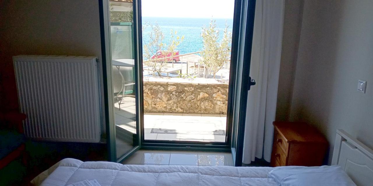 Gorgones, Sea-Front, Great View Aparthotel การ์ดามมีลี ภายนอก รูปภาพ