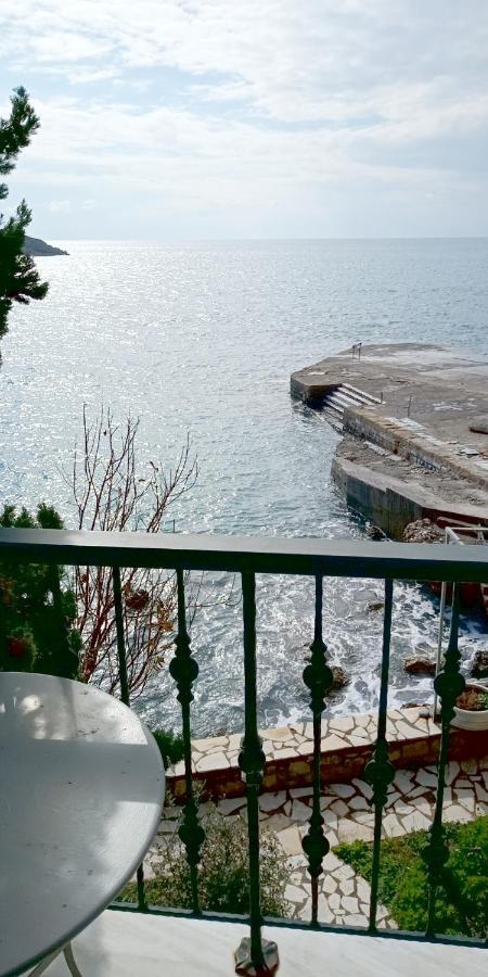 Gorgones, Sea-Front, Great View Aparthotel การ์ดามมีลี ภายนอก รูปภาพ