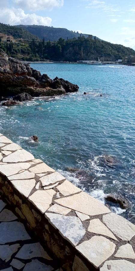 Gorgones, Sea-Front, Great View Aparthotel การ์ดามมีลี ภายนอก รูปภาพ