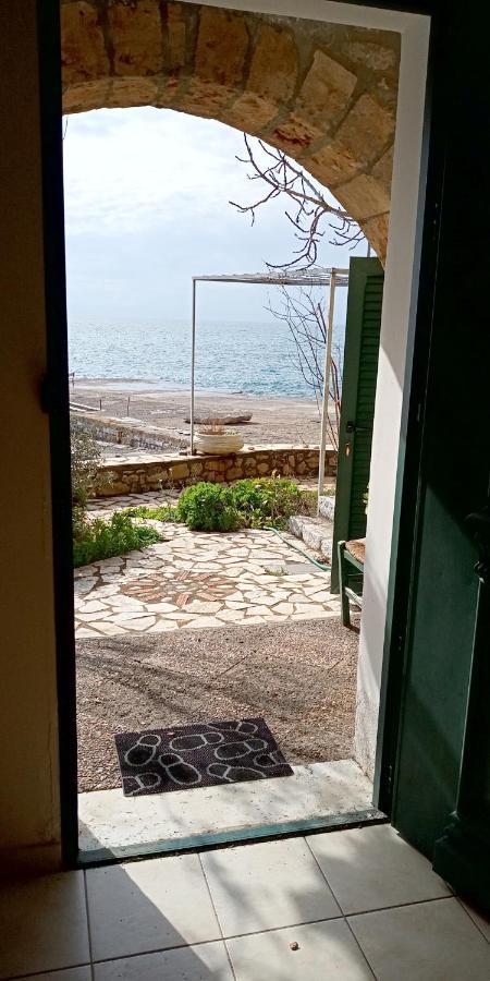 Gorgones, Sea-Front, Great View Aparthotel การ์ดามมีลี ภายนอก รูปภาพ